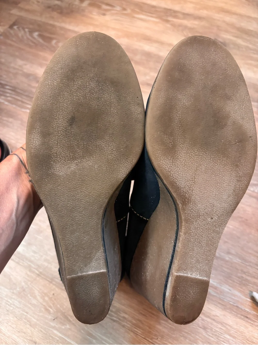 Nine West Dk Teal Suede Wedge Pumps with Back Knot. Size 8 But Would Fit 8.5.